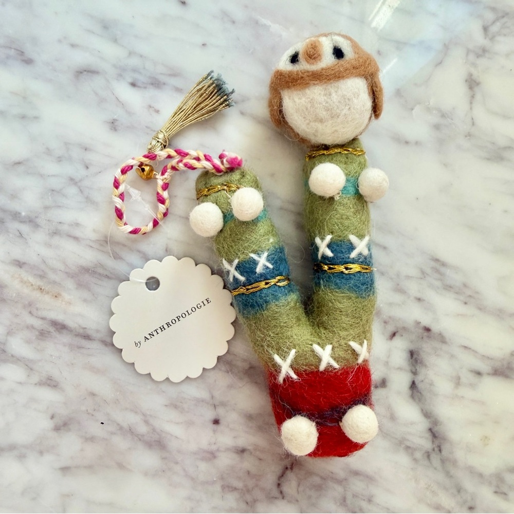 🦉 ANTHROPOLOGIE Letter V Monogram Forest Friends Felted Christmas Ornament